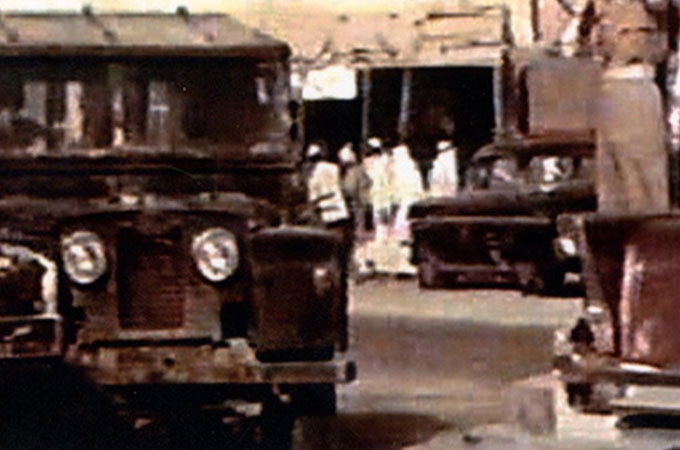 OLD LAND ROVER CAR IN QATAR