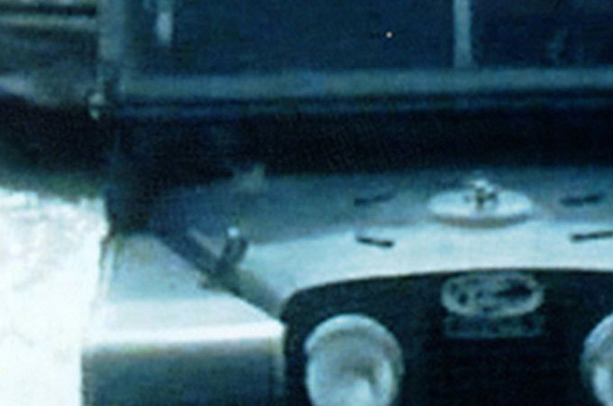 OLD LAND ROVER VEHICLE